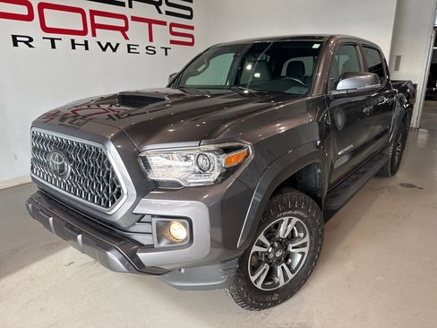 Used 2019 Toyota Tacoma TRD Sport image 2
