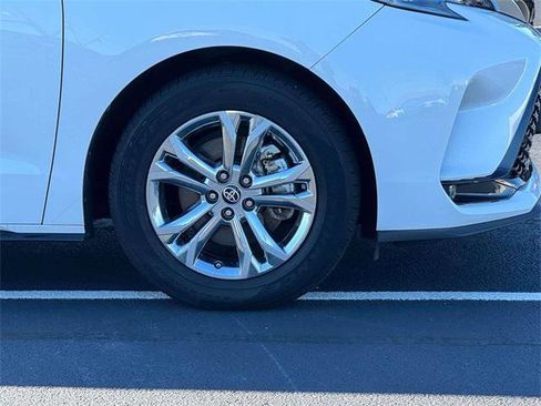 Certified 2022 Toyota Sienna XSE image 7