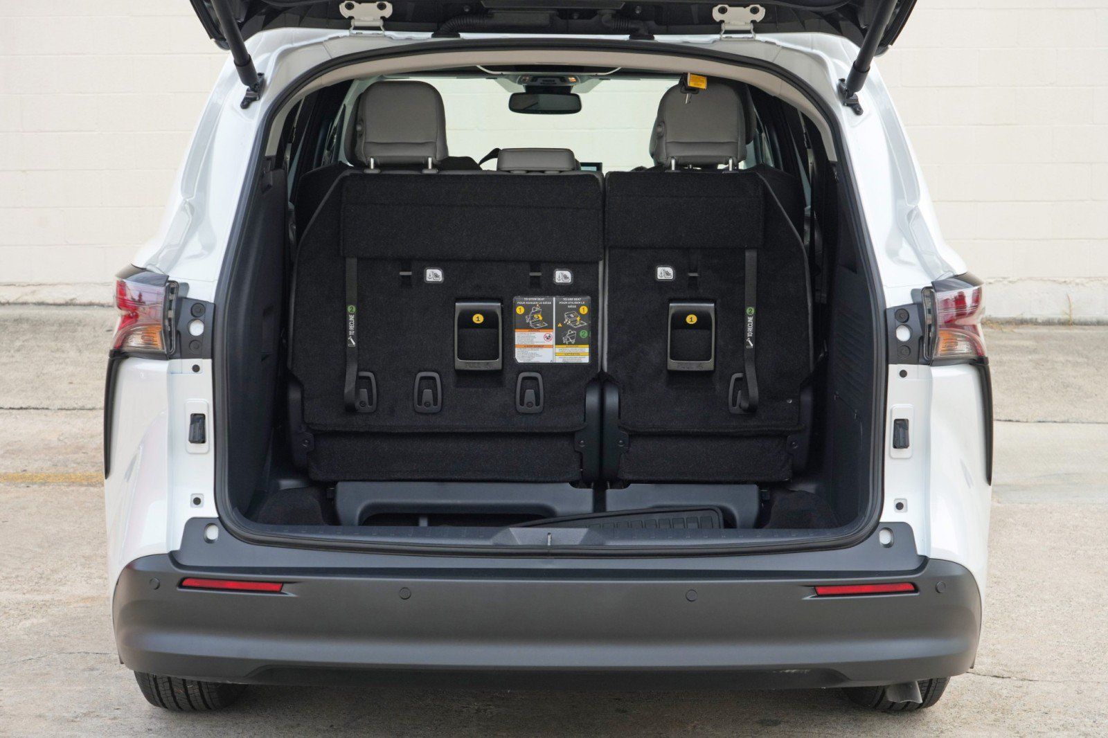Used 2026 Toyota Sienna XLE FWD image 10