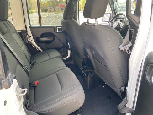 Used 2019 Jeep Wrangler Unlimited Sport S image 22