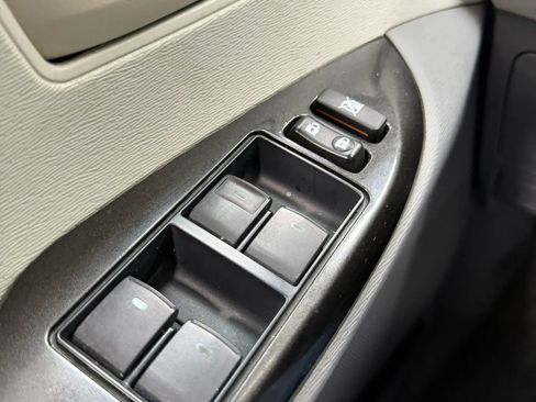 Used 2011 Toyota Sienna LE FWD image 29