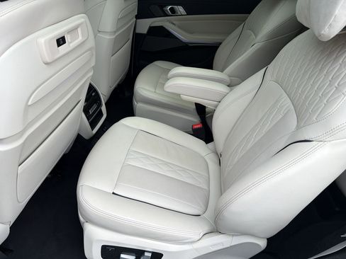 Used 2022 BMW X7 M50i AWD/4WD image 27