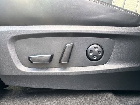 Certified 2025 INFINITI QX60 Luxe w/ Vision Package image 12