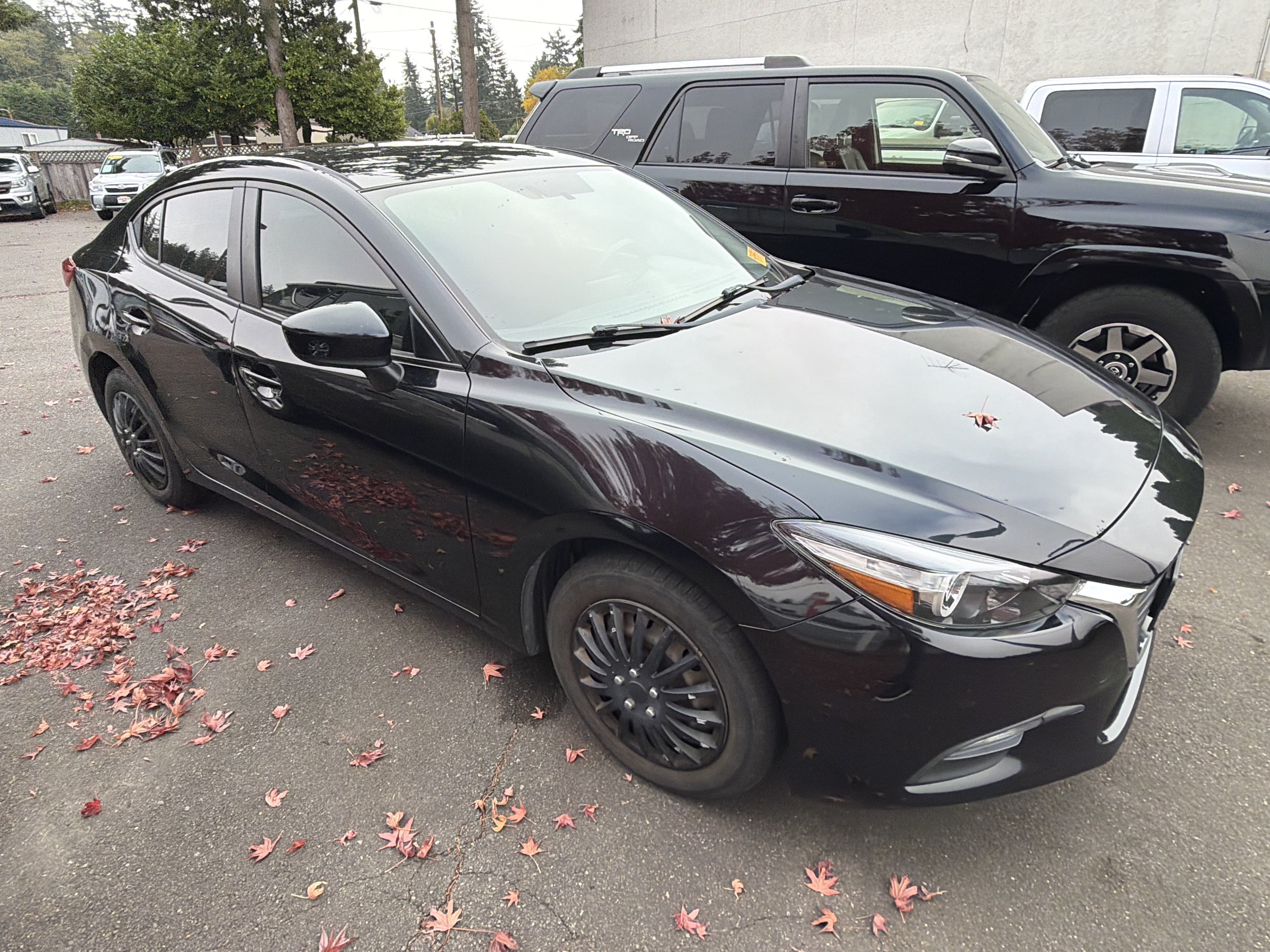 Used 2017 MAZDA MAZDA3 Sport FWD image 3