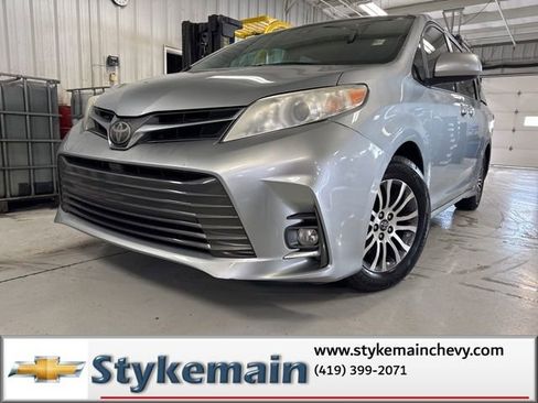 Used 2019 Toyota Sienna XLE w/ XLE Navigation Package FWD image 19