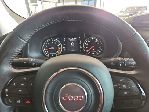 Used 2019 Jeep Renegade Altitude w/ Quick Order Package 2XM image 9