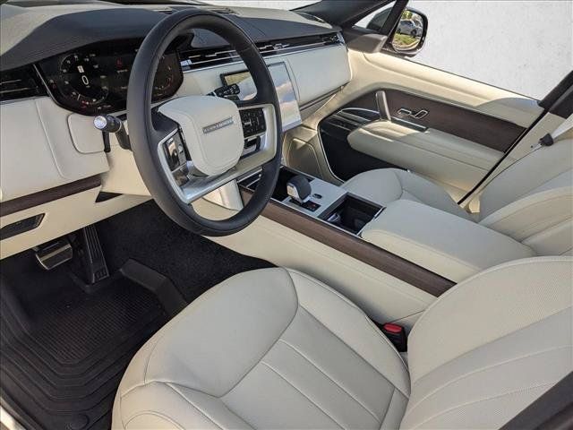 Used 2026 Land Rover Range Rover SE AWD/4WD image 3
