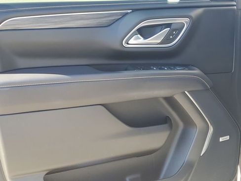 Used 2023 GMC Yukon SLT w/ SLT Luxury Package image 26