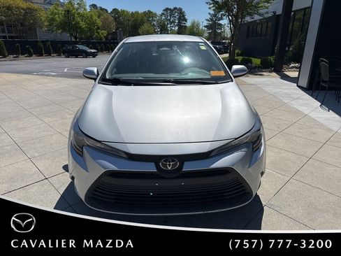 Used 2025 Toyota Corolla LE image 2