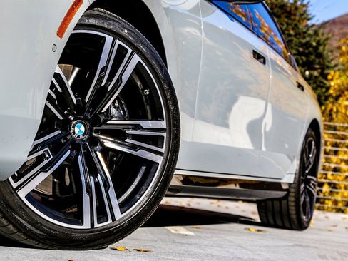 New 2025 BMW 760i xDrive w/ Executive Package image 11