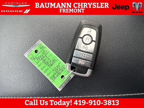 Used 2017 Ford Fusion SE FWD image 28