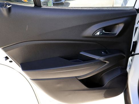 Used 2025 Chevrolet Trax LT image 16