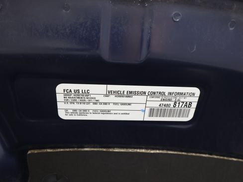 Used 2017 Chrysler Pacifica Touring-L FWD image 21