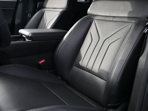 Used 2024 Hyundai Santa Fe SEL image 17