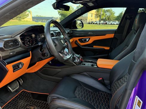 Used 2022 Lamborghini Urus AWD/4WD image 24