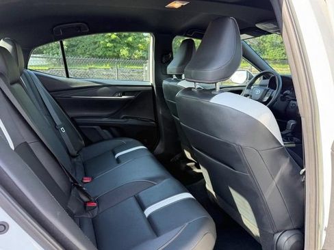 Used 2025 Toyota Camry SE FWD image 10