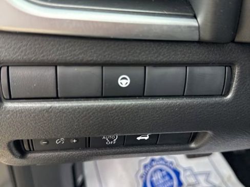 Used 2025 Nissan Rogue SV AWD/4WD image 18