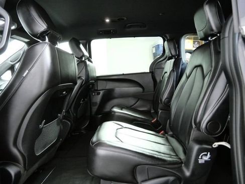 Used 2025 Chrysler Pacifica Select FWD image 13