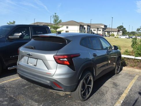 Used 2024 Chevrolet Trax RS w/ Driver Confidence Package FWD image 3