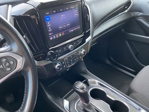 Used 2020 Chevrolet Traverse LT image 17