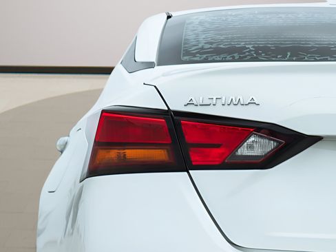 Used 2019 Nissan Altima 2.5 S FWD image 9