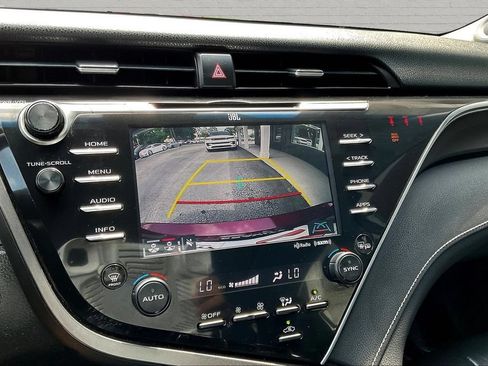 Used 2018 Toyota Camry XSE FWD image 13