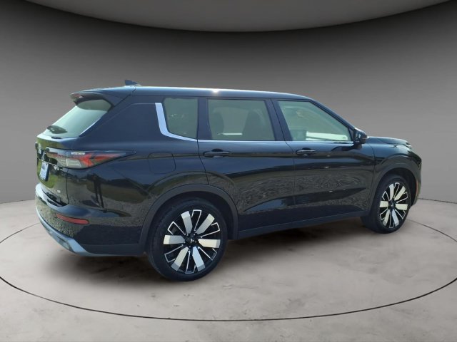 Used 2025 Mitsubishi Outlander SE AWD/4WD image 7