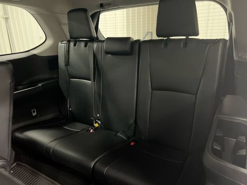 Used 2024 Toyota Grand Highlander AWD image 25