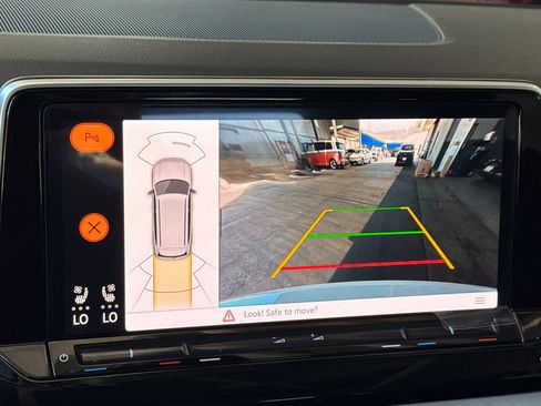 New 2025 Volkswagen Atlas Peak Edition SE image 17