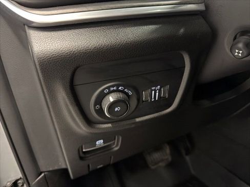 Used 2022 Jeep Grand Cherokee Overland AWD/4WD image 22