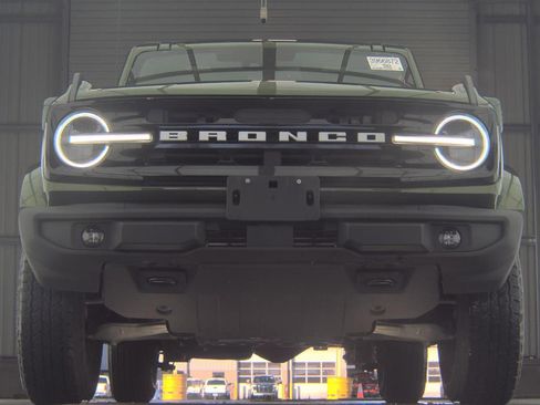 Used 2025 Ford Bronco Outer Banks image 2