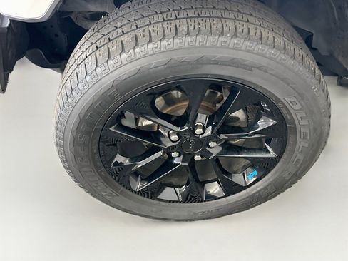 Used 2023 Jeep Wrangler Unlimited Sahara AWD/4WD image 11