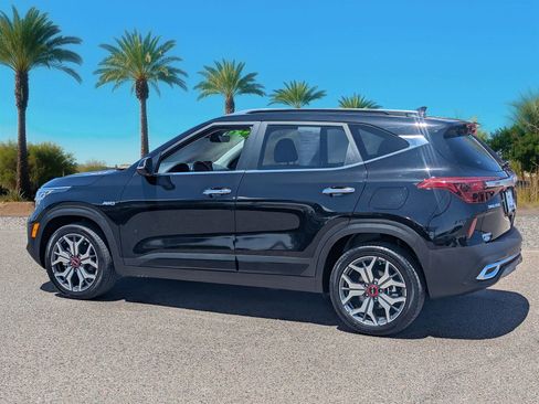 Used 2022 Kia Seltos SX w/ Sunroof Package AWD/4WD image 3