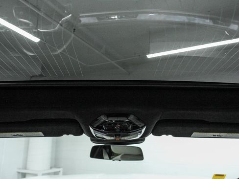 Used 2025 BMW i7 xDrive60 image 12