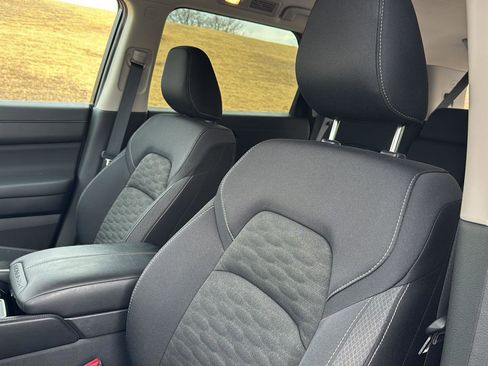 Used 2025 Nissan Pathfinder SV image 26