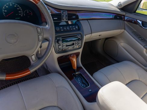 Used 2000 Cadillac De Ville DTS w/ Comfort/Convenience Pkg image 38