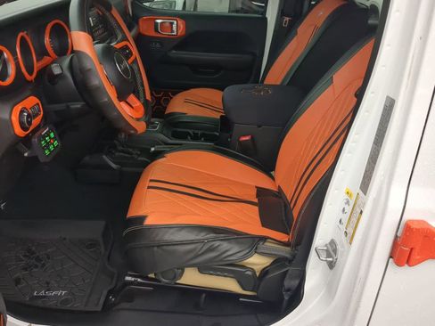 Used 2019 Jeep Wrangler Unlimited Sahara w/ Cold Weather Group AWD/4WD image 16