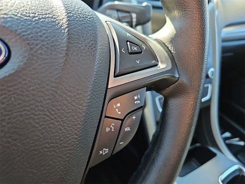 Used 2018 Ford Fusion SE w/ Fusion SE Technology Package image 19