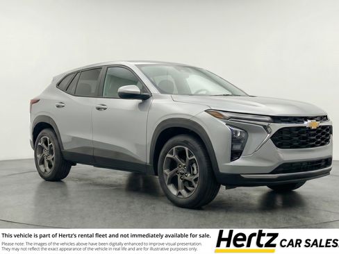 Used 2025 Chevrolet Trax LT FWD image 1