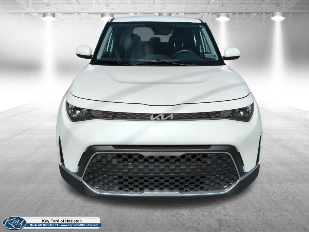 Used 2025 Kia Soul LX FWD image 4