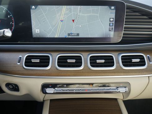 Used 2020 Mercedes-Benz GLS 450 4MATIC image 25