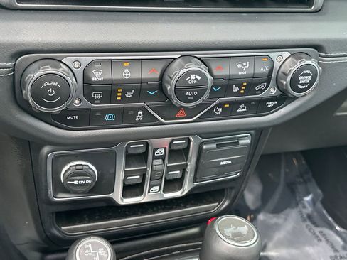 Used 2024 Jeep Wrangler High Altitude AWD/4WD image 29