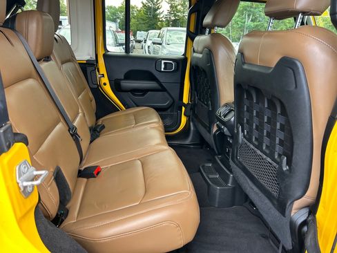 Used 2021 Jeep Wrangler Unlimited Rubicon w/ Cold Weather Group AWD/4WD image 19