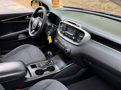 Used 2017 Kia Sorento AWD image 11
