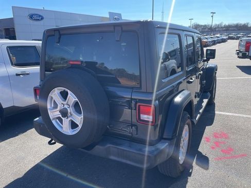 Used 2018 Jeep Wrangler Unlimited Sport S image 3