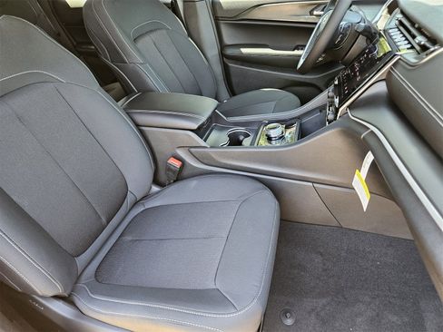 New 2025 Jeep Grand Cherokee Laredo X image 14