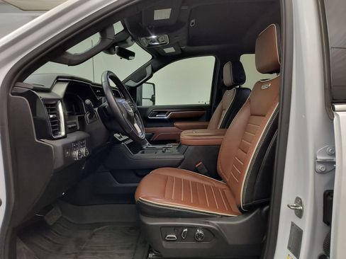 Used 2024 GMC Sierra 3500 Denali Ultimate AWD/4WD image 2