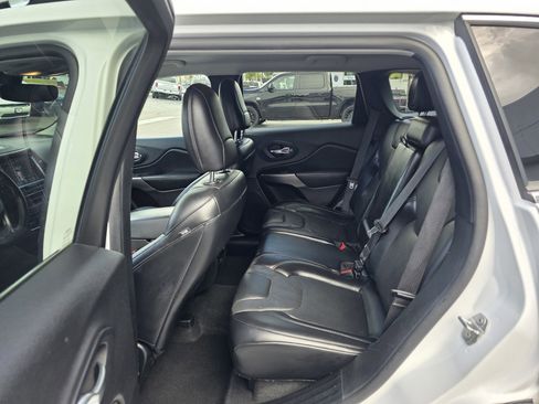 Used 2020 Jeep Cherokee Limited image 18