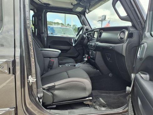 Used 2023 Jeep Gladiator Sport AWD/4WD image 7