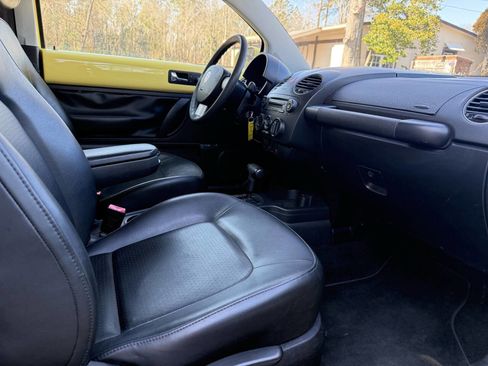 Used 2010 Volkswagen Beetle Coupe image 23